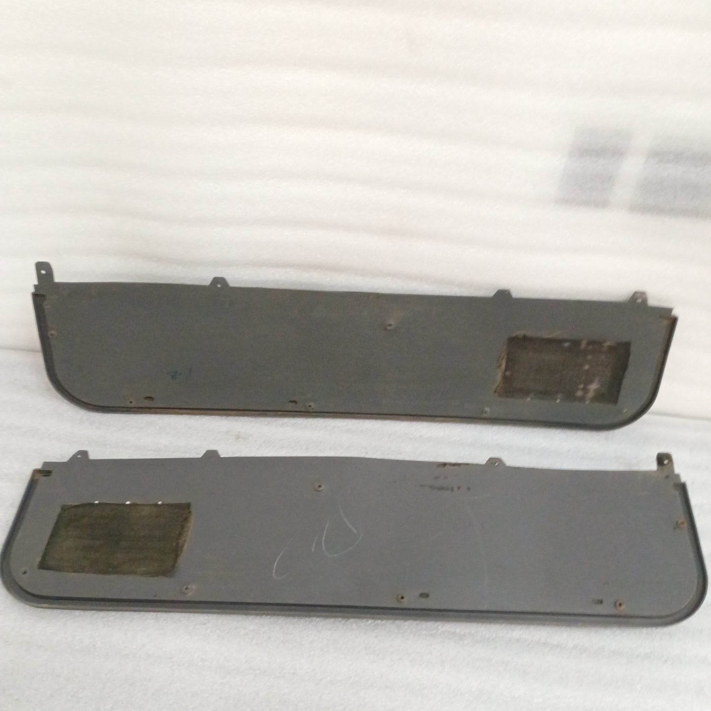 Deluxe dark gray door panels set for manual window Ford F150, F250, F350, Bronco (1987-1991), with carpeted inserts.