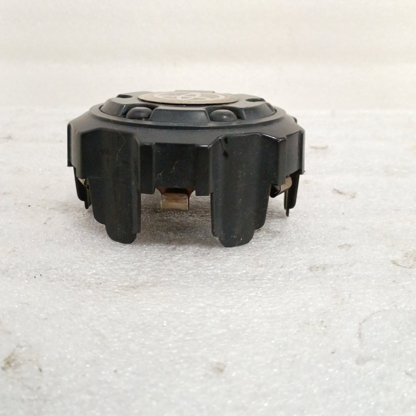 84-95 Wheel Center Cap OEM Black Toyota Pickup 4-Runner T100 (Used) 69305 genuine part
