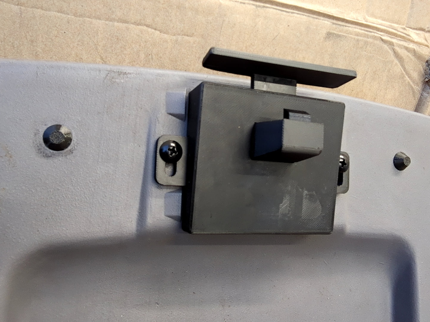 92-96 Center Console Latch Assembly