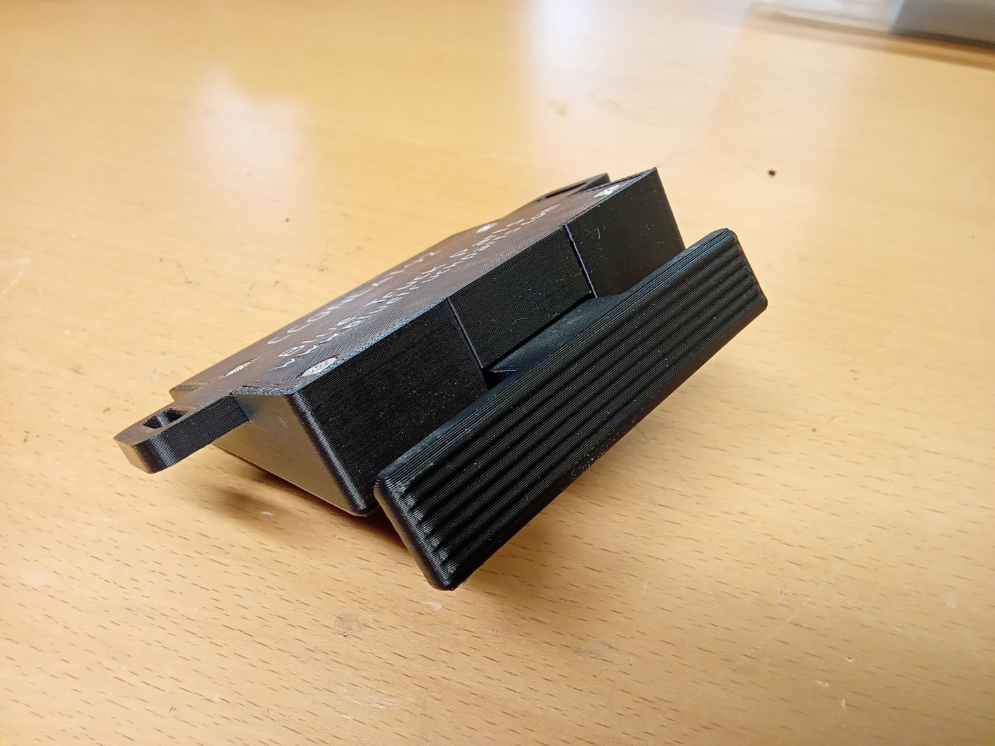 92-96 Center Console Latch Assembly