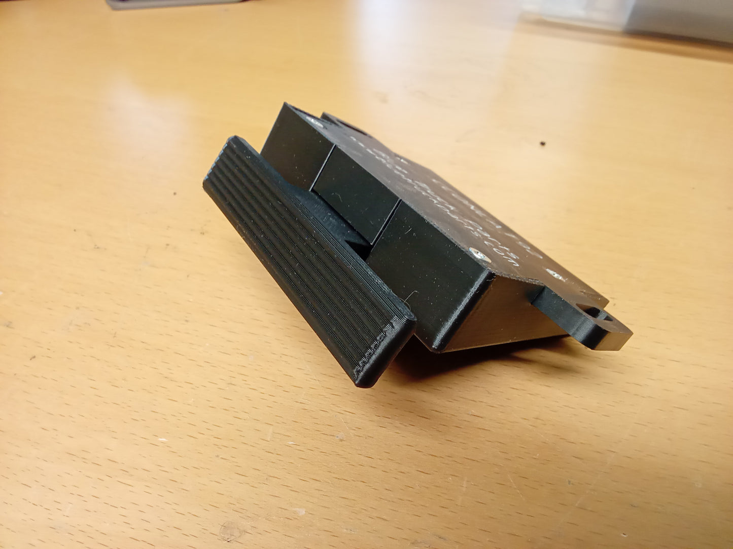 92-96 Center Console Latch Assembly