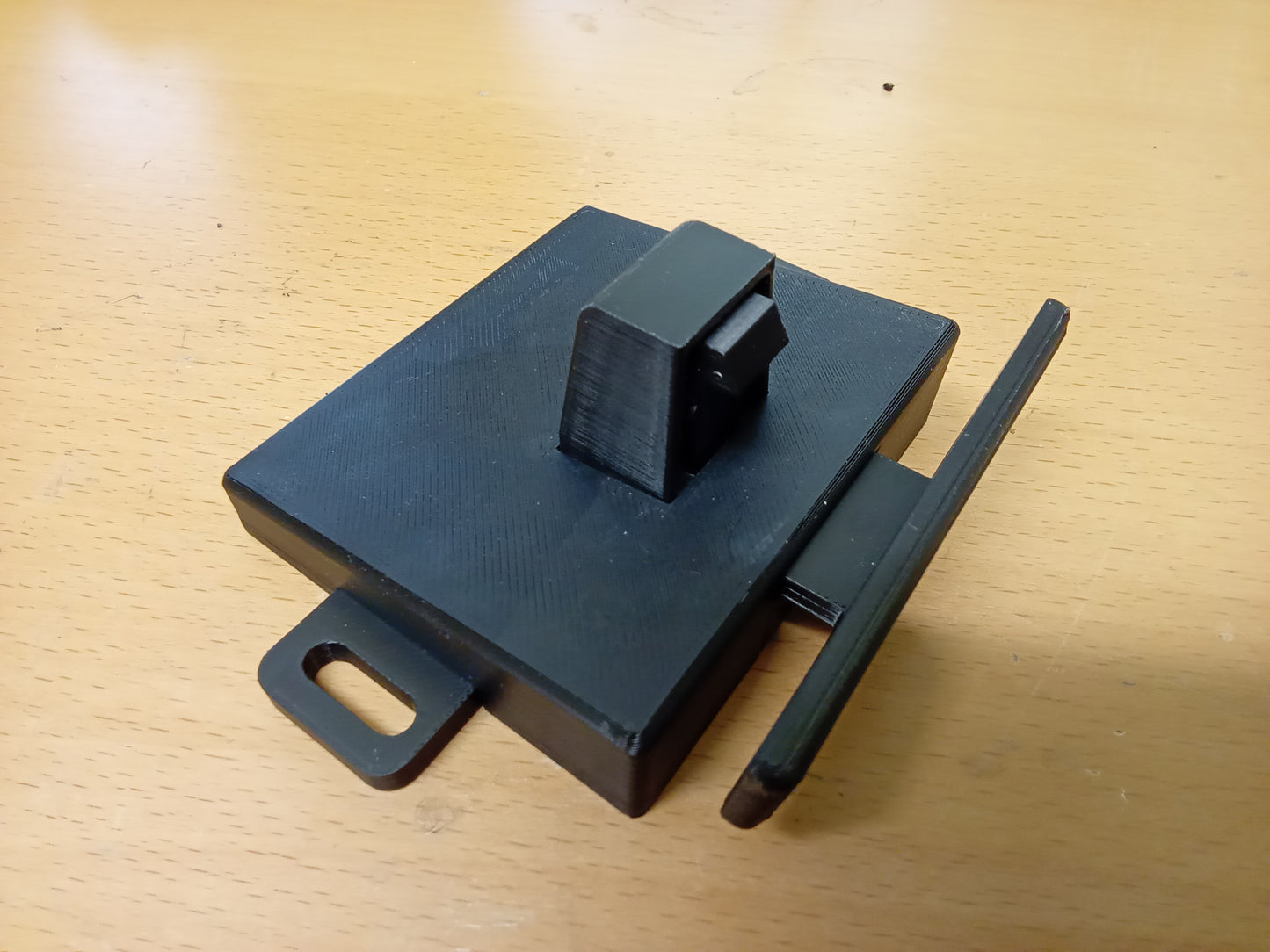 92-96 Center Console Latch Assembly