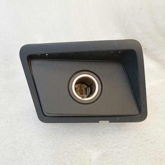 08-16 Dash 12 Volt Power Port w/ Bezel (Used) OEM Ford F250 F350 Super Duty
