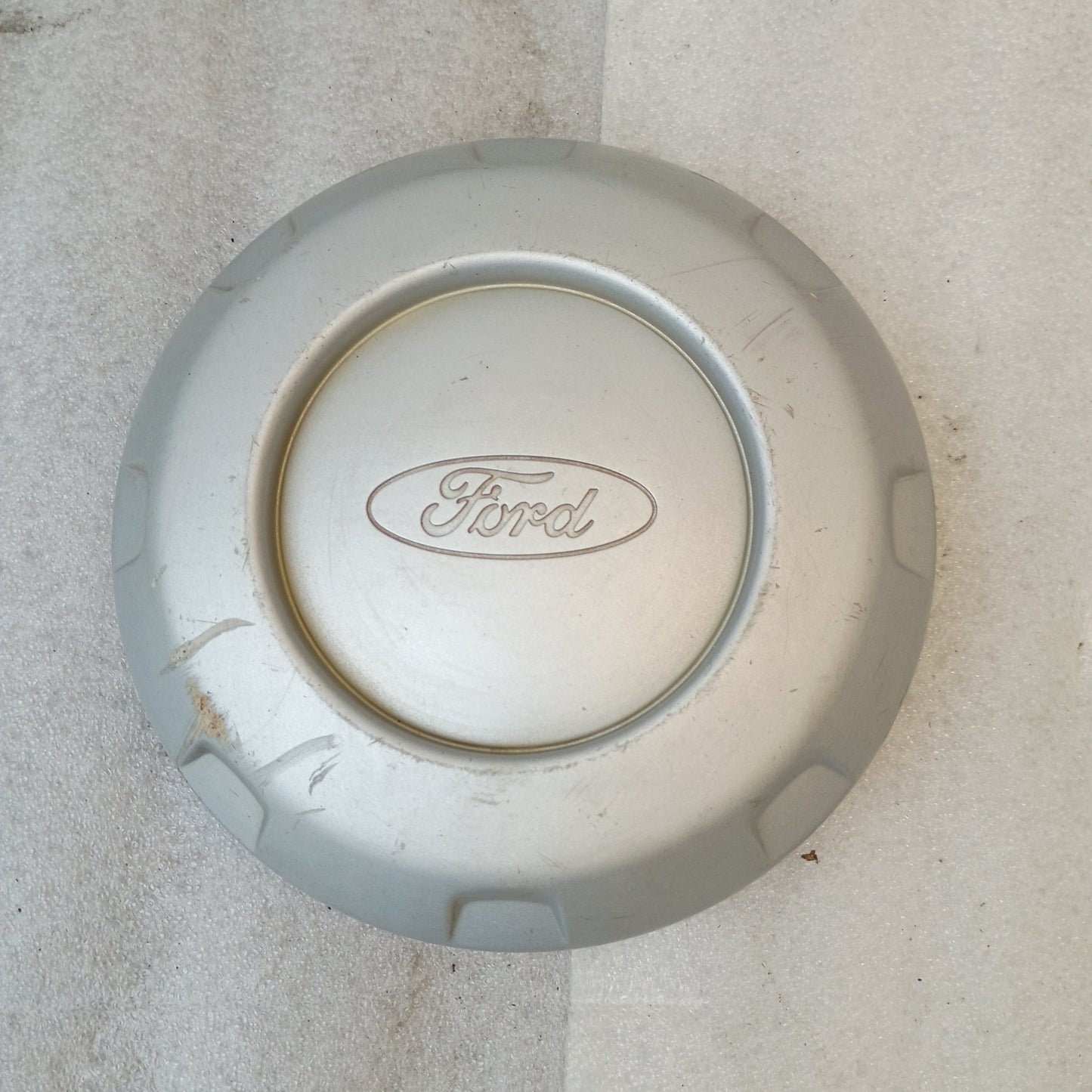Silver OEM Ford center hub cap with logo, solid face, 8-lug fit, part number 5c34-1a096-cc, for '99-'04 F-250/F-350 Super Duty.