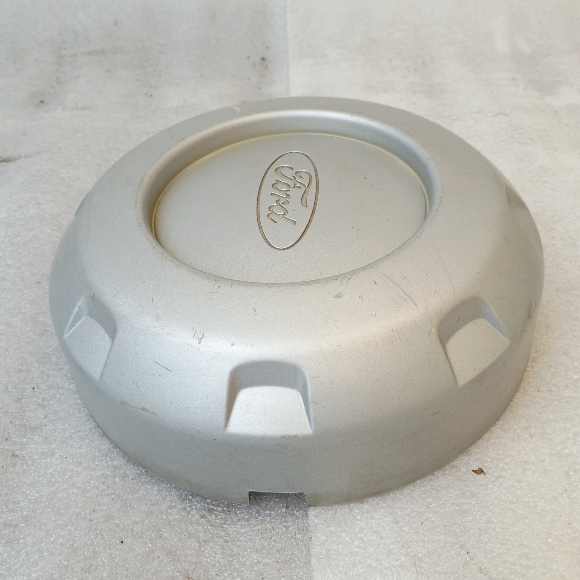 Silver Ford center hub cap, solid face with Ford logo, compatible with 1999-2004 F-250 and F-350 Super Duty, part 5c34-1a096-cc.