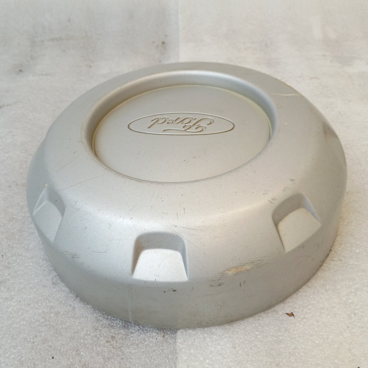Silver Ford center hub cap with logo for 8-lug F-250 and F-350 Super Duty, part number 5c34-1a096-cc.