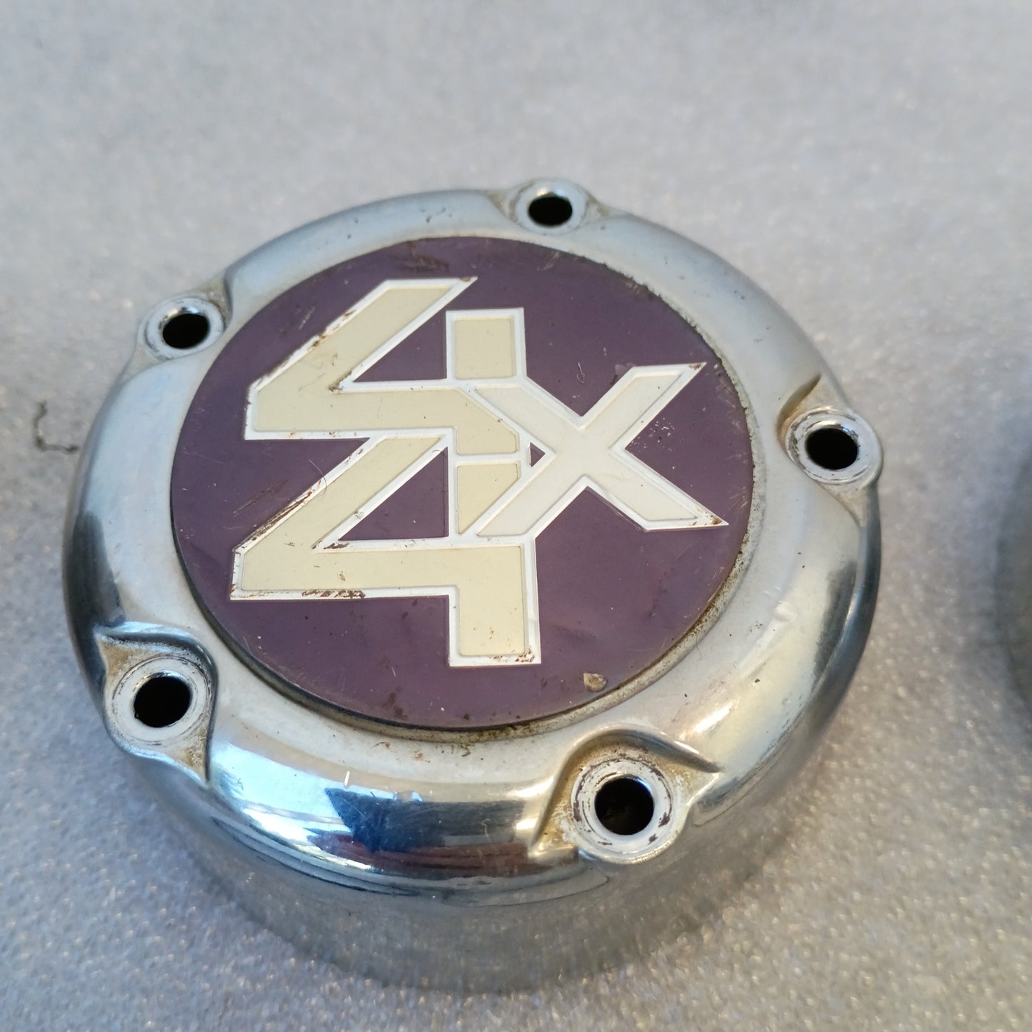 73-87 Chevy/GMC Automatic Locking Hubs 5 Bolt Dana 44 (Used) Square Body  4x4 4WD K5