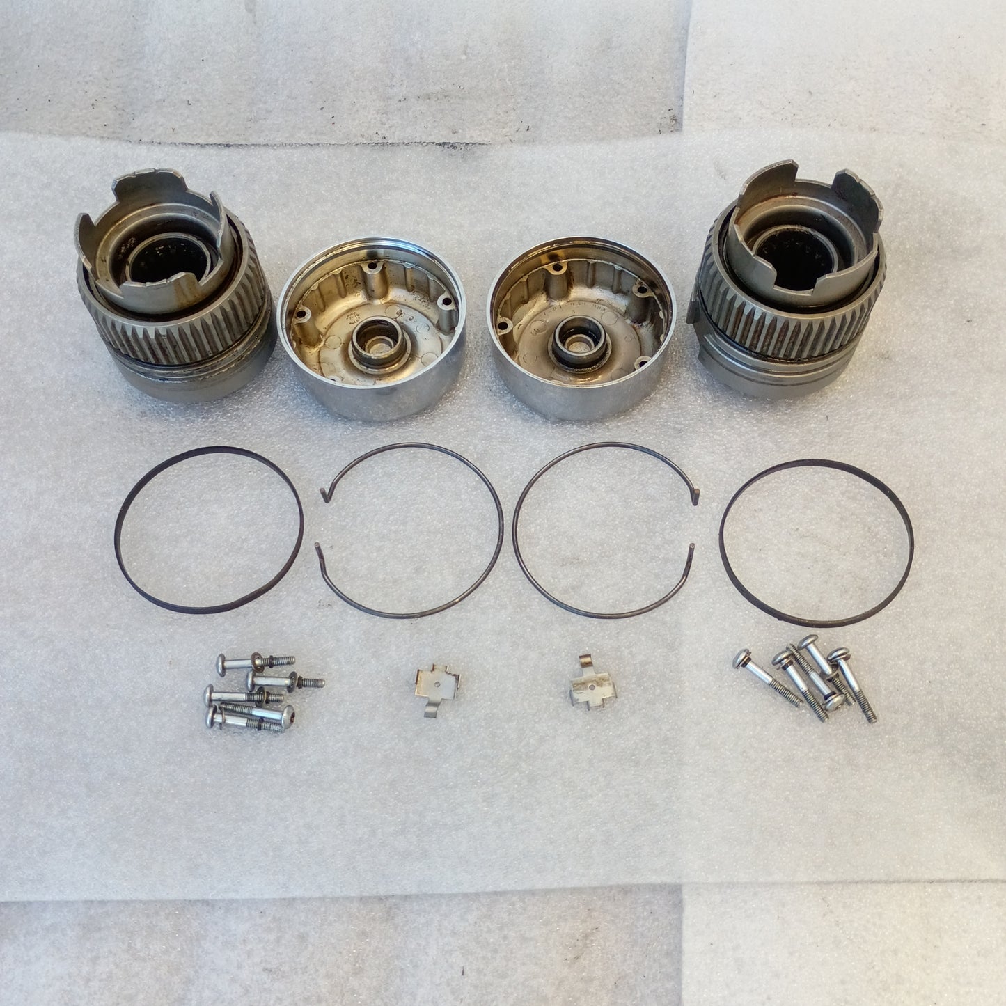73-87 Chevy/GMC Automatic Locking Hubs 5 Bolt Dana 44 (Used) Square Body  4x4 4WD K5