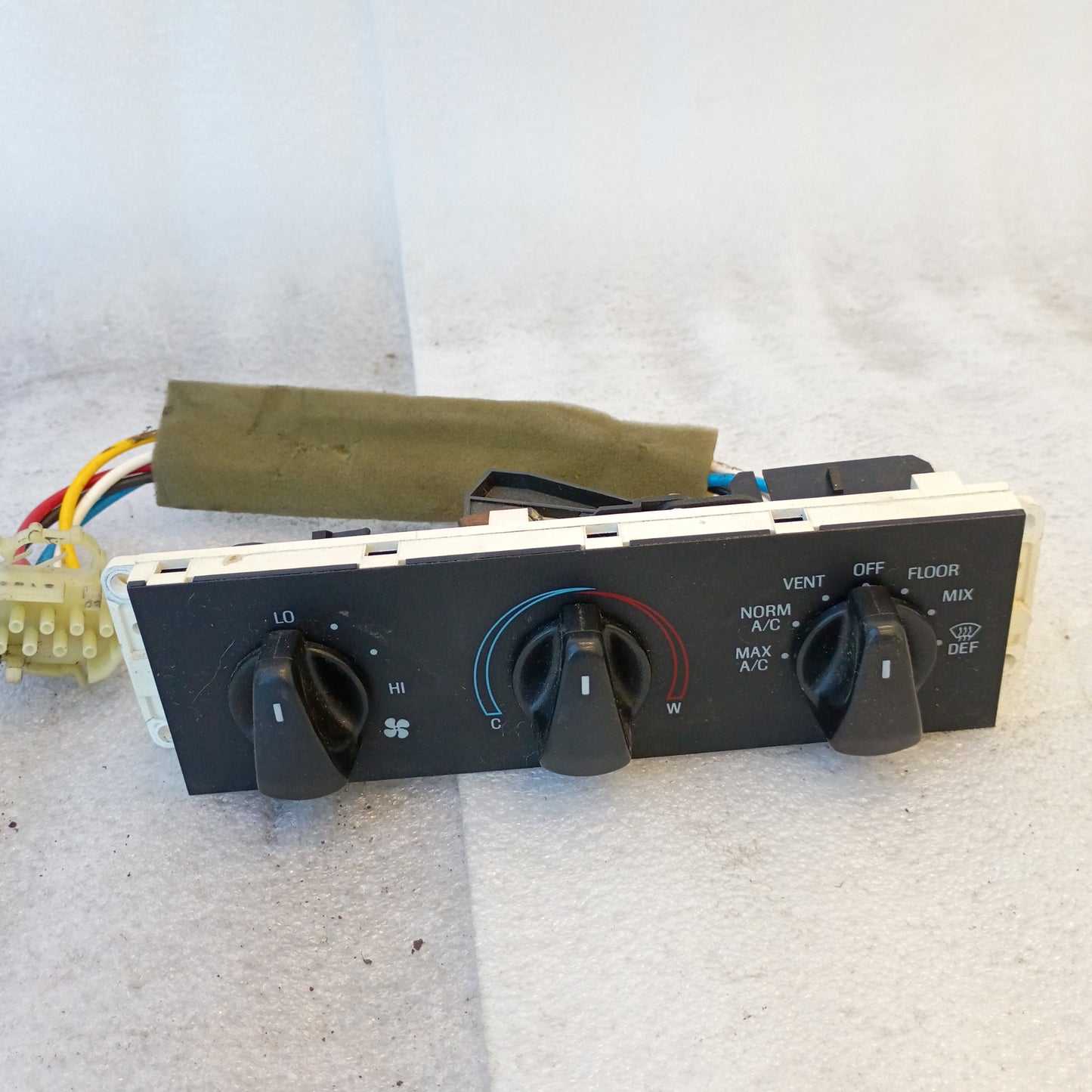 92-95 Heater / HVAC Control with AC (Used) Ford F150 F250 F350 Bronco