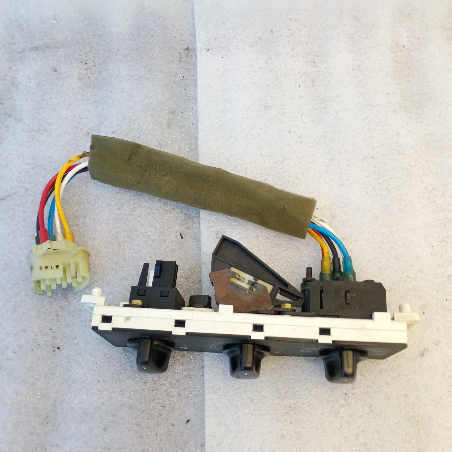 92-95 Heater / HVAC Control with AC (Used) Ford F150 F250 F350 Bronco