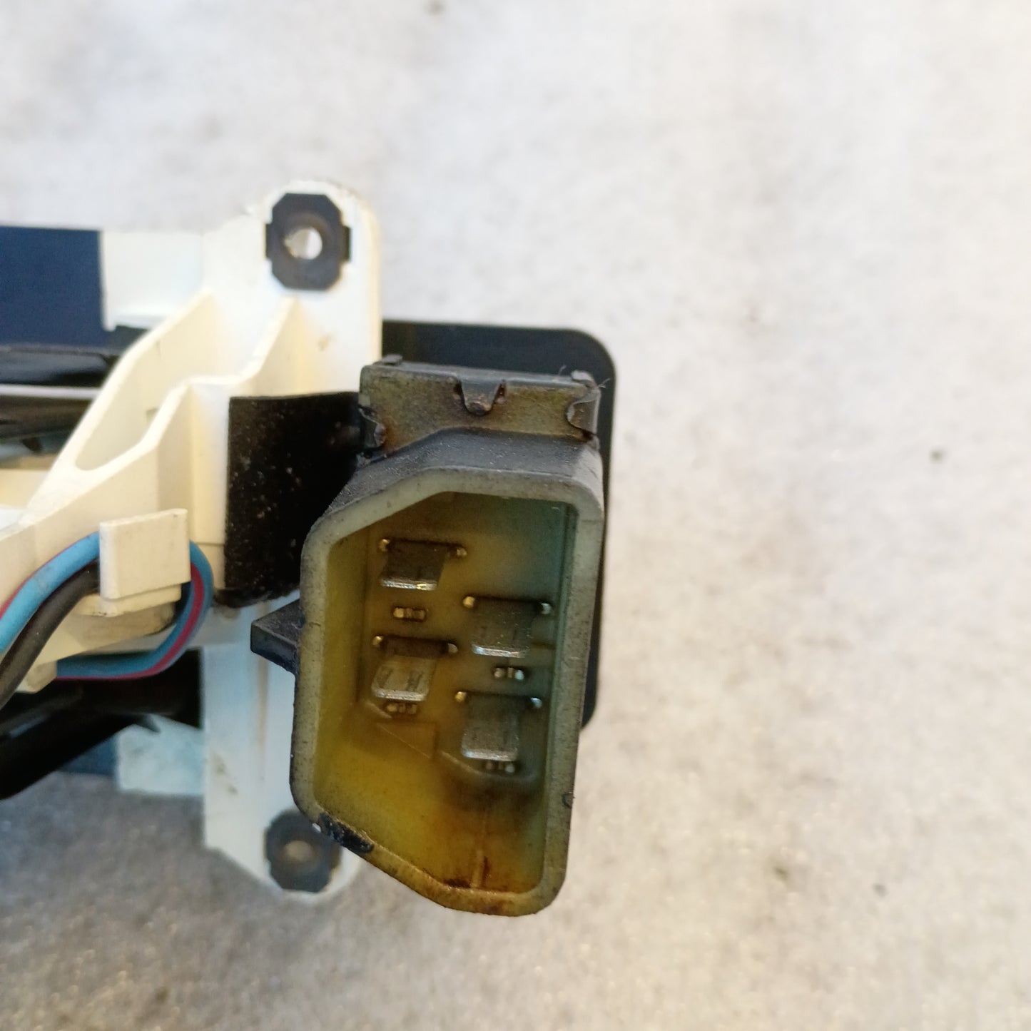 84-86 Heater & AC Control with Fuel Switch (Used) Ford F100 F150 F250 F350 Bronco