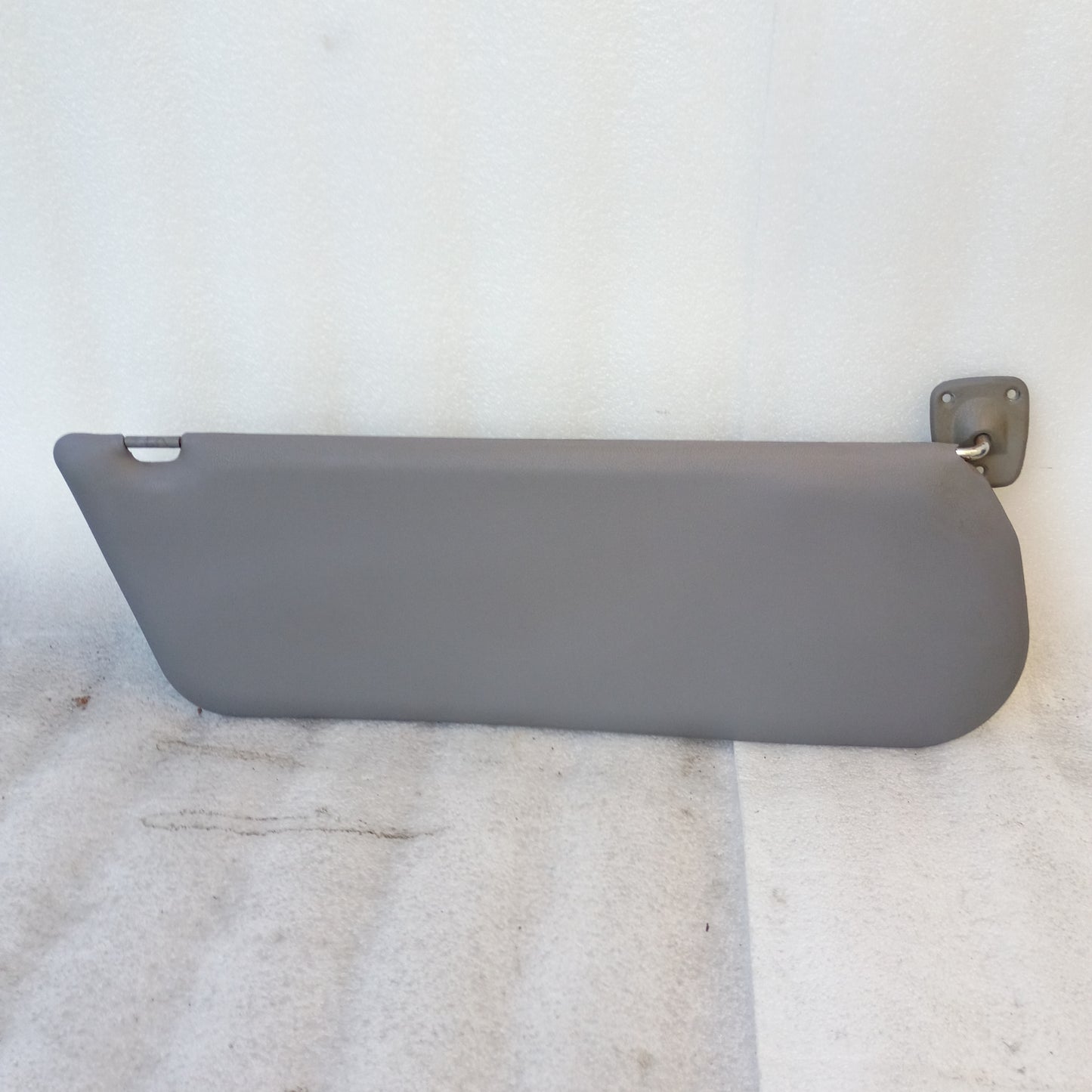 92-97 Light/Opal Gray Vinyl Sun Visors Pair (Used) F150 F250 F350 Bronco OEM