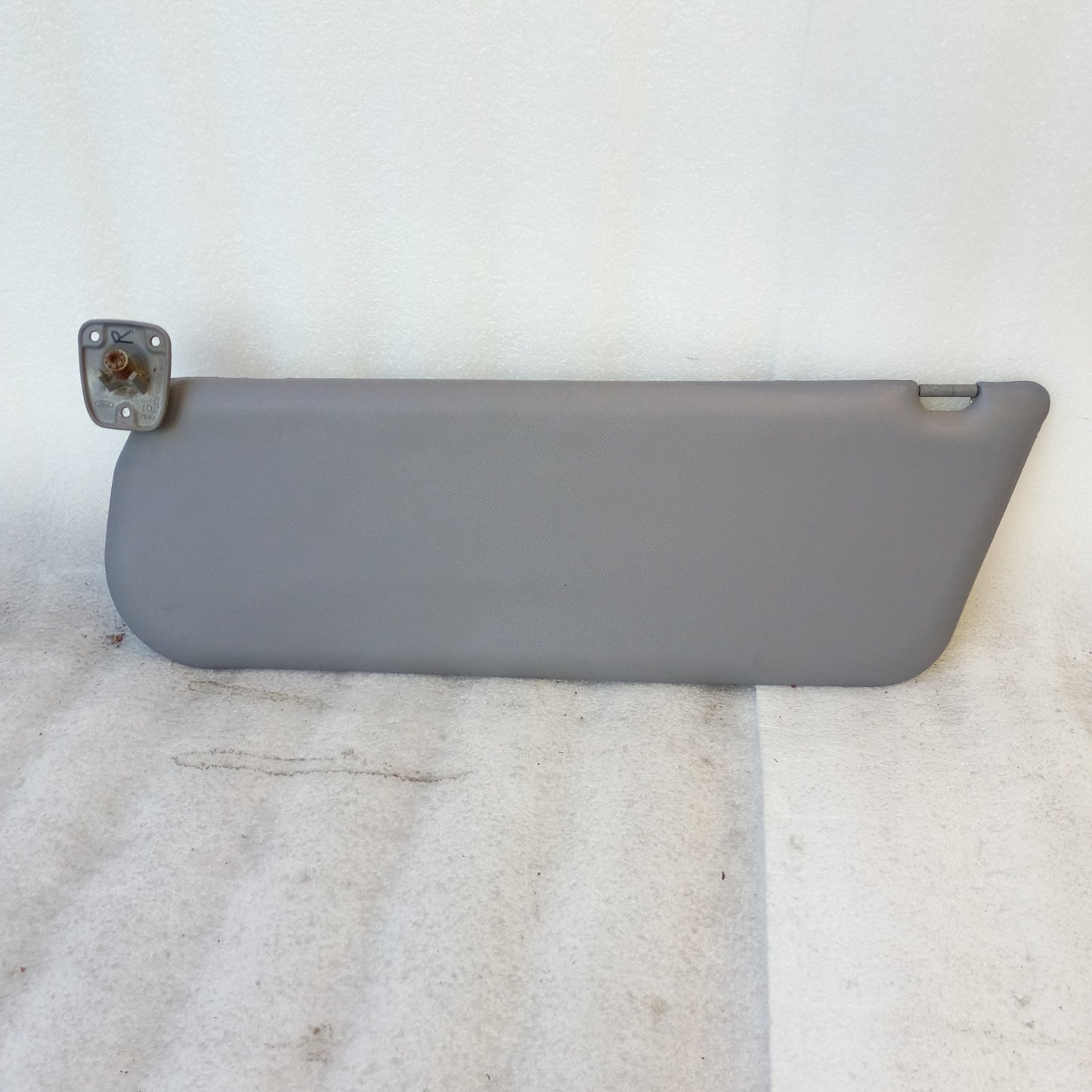 92-97 Light/Opal Gray Vinyl Sun Visors Pair (Used) F150 F250 F350 Bronco OEM