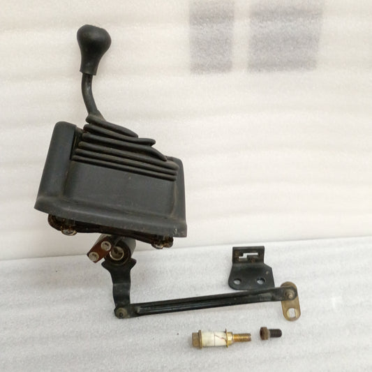Transfer case shifter assembly linkage with mounting bolts, bushings, shifter boot, and selector guide bracket for Ford F-250, F-350.