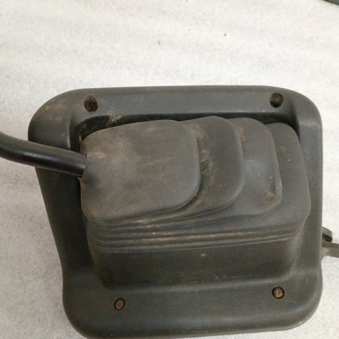 Transfer case shifter assembly with shift boot and mounting bolts for 1999-2004 Ford F-250/F-350 Super Duty trucks.