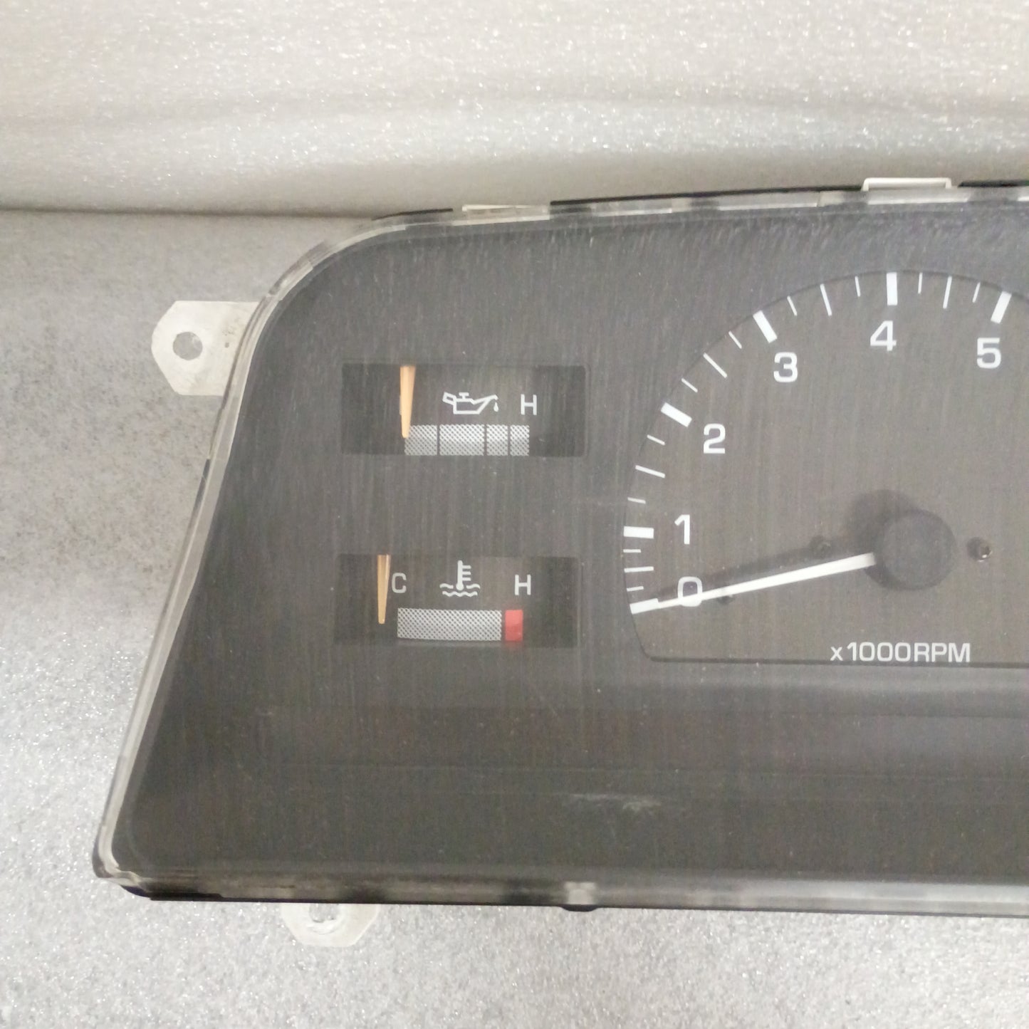 92-95 Toyota Gauge Cluster XXXK Miles V6 Mechanical Speedo (Used) 4Runner/Pickup