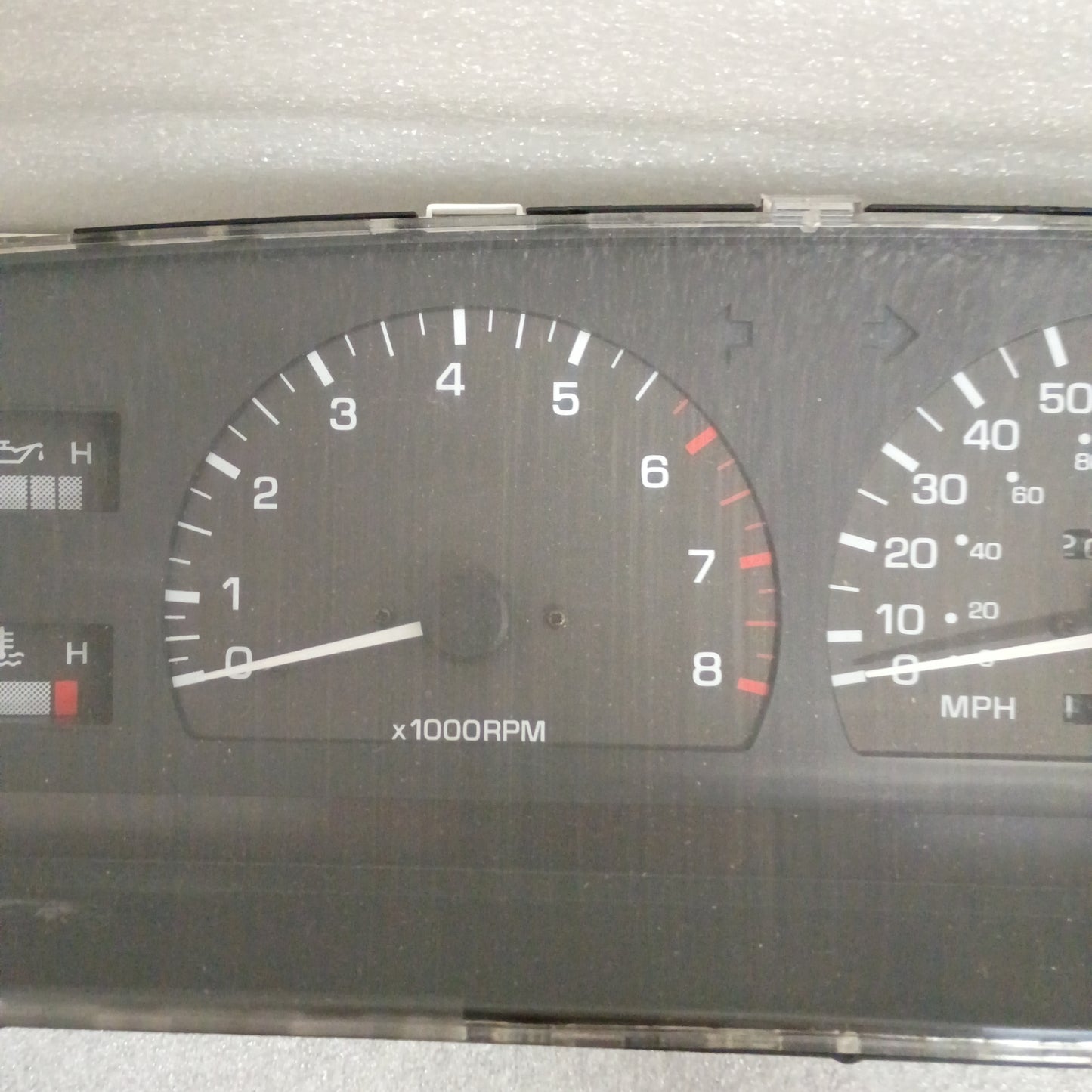 92-95 Toyota Gauge Cluster XXXK Miles V6 Mechanical Speedo (Used) 4Runner/Pickup