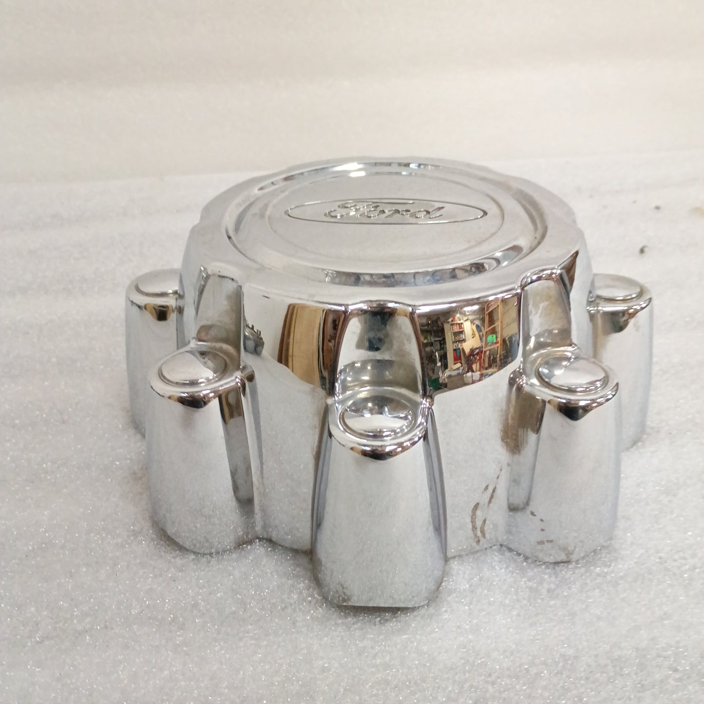 99-04 OEM Ford Chrome Center Cap 2WD / 4WD Rear 8 Lug (Used) Super Duty F250 F350 OEM