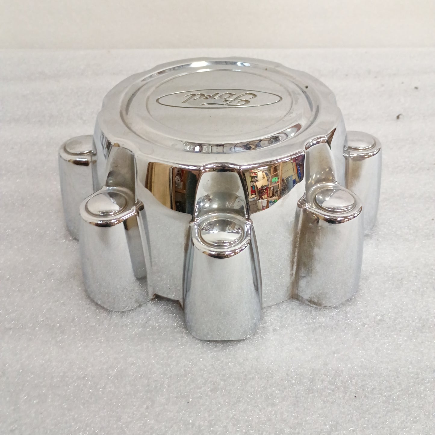 99-04 OEM Ford Chrome Center Cap 2WD / 4WD Rear 8 Lug (Used) Super Duty F250 F350 OEM
