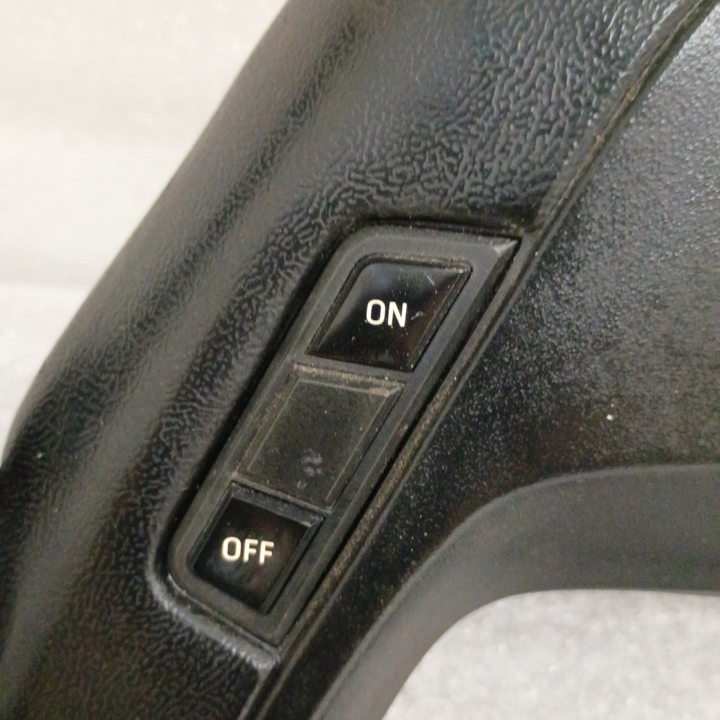 87-91 Leather Steering Wheel & Horn Pad with Cruise (Used) F150 F250 F350 Bronco OEM
