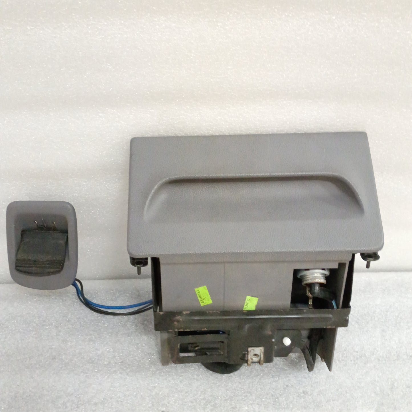 92-96 Light/Opal Gray Ashtray Assembly (Used) Opal Ford F150 F250 F350 Bronco