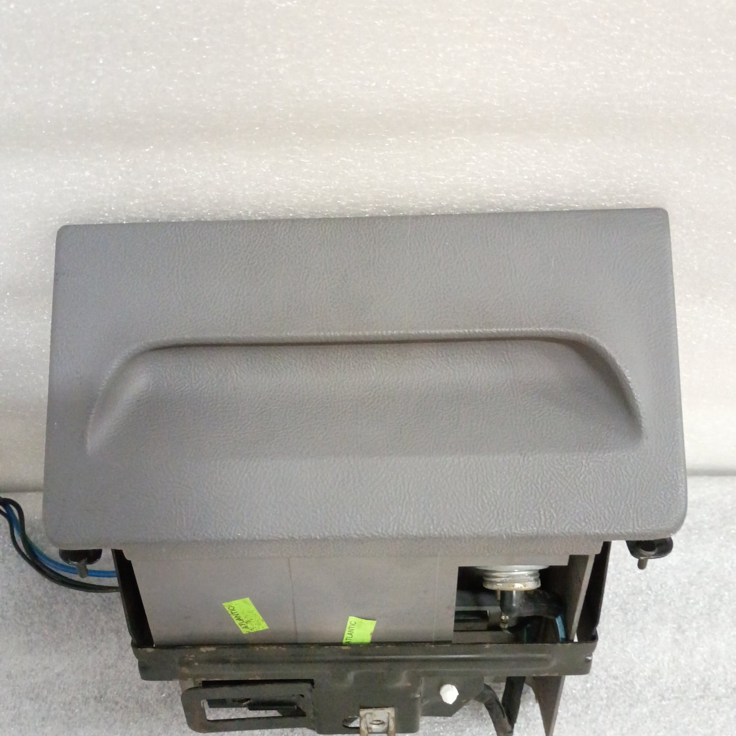 92-96 Light/Opal Gray Ashtray Assembly (Used) Opal Ford F150 F250 F350 Bronco