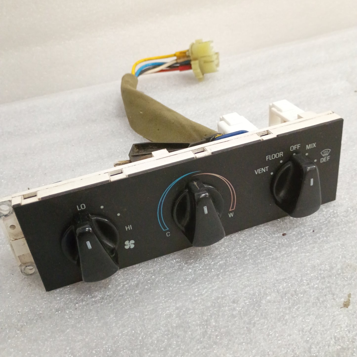 92-95 Heater / HVAC Control without AC (Used) Ford F150 F250 F350 Bronco
