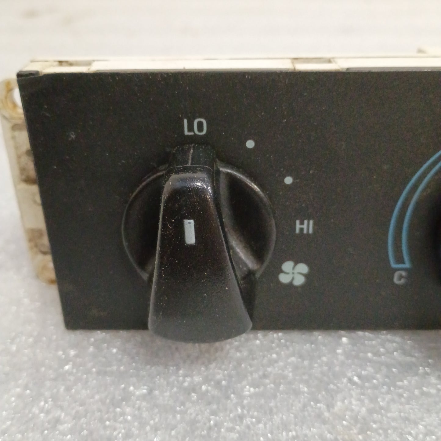 92-95 Heater / HVAC Control without AC (Used) Ford F150 F250 F350 Bronco