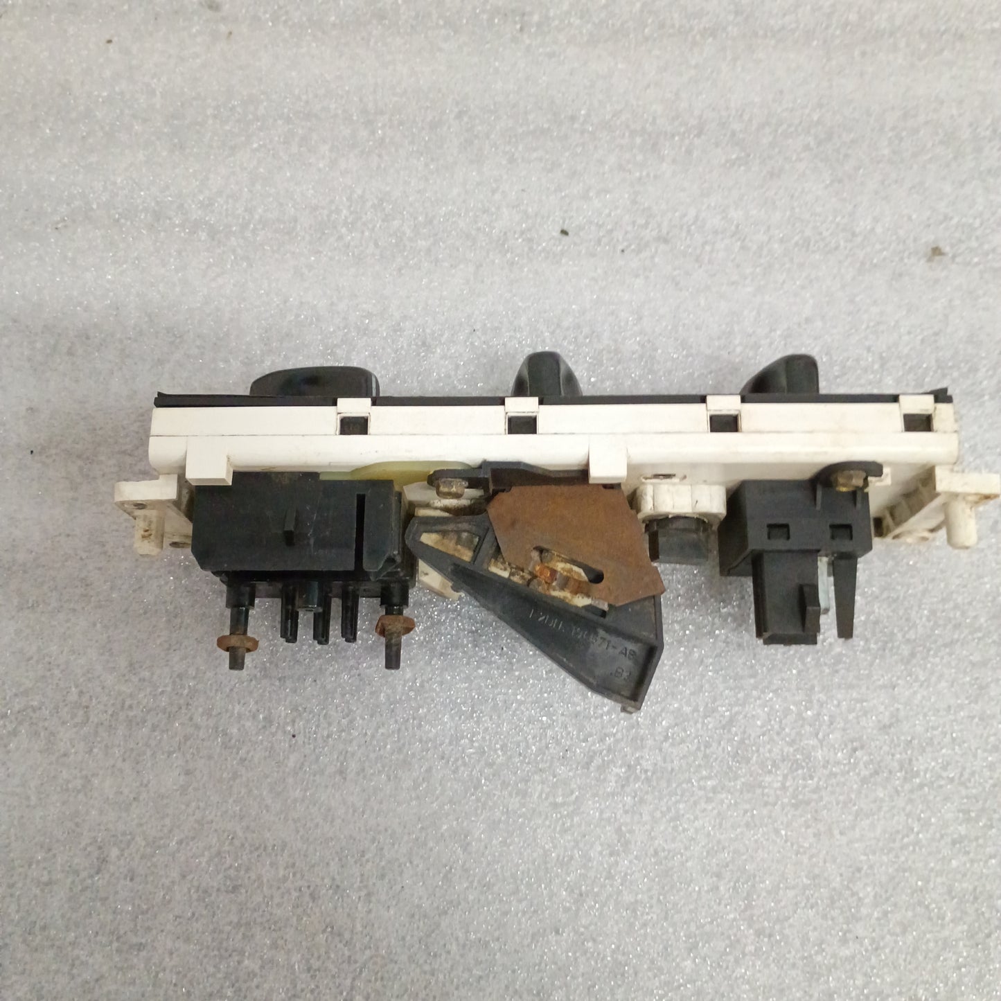 92-95 Heater / HVAC Control without AC (Used) Ford F150 F250 F350 Bronco