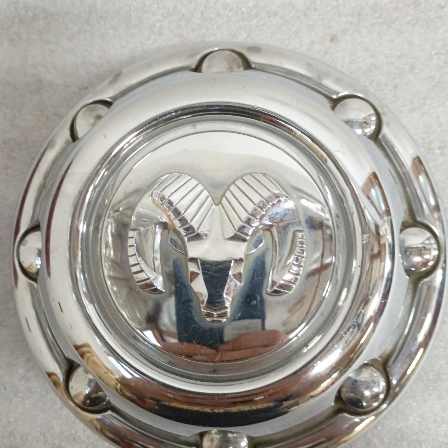 94-01 Chrome 8 Lug Center/Hub Caps (Used) Dodge 2500 3500 52039264