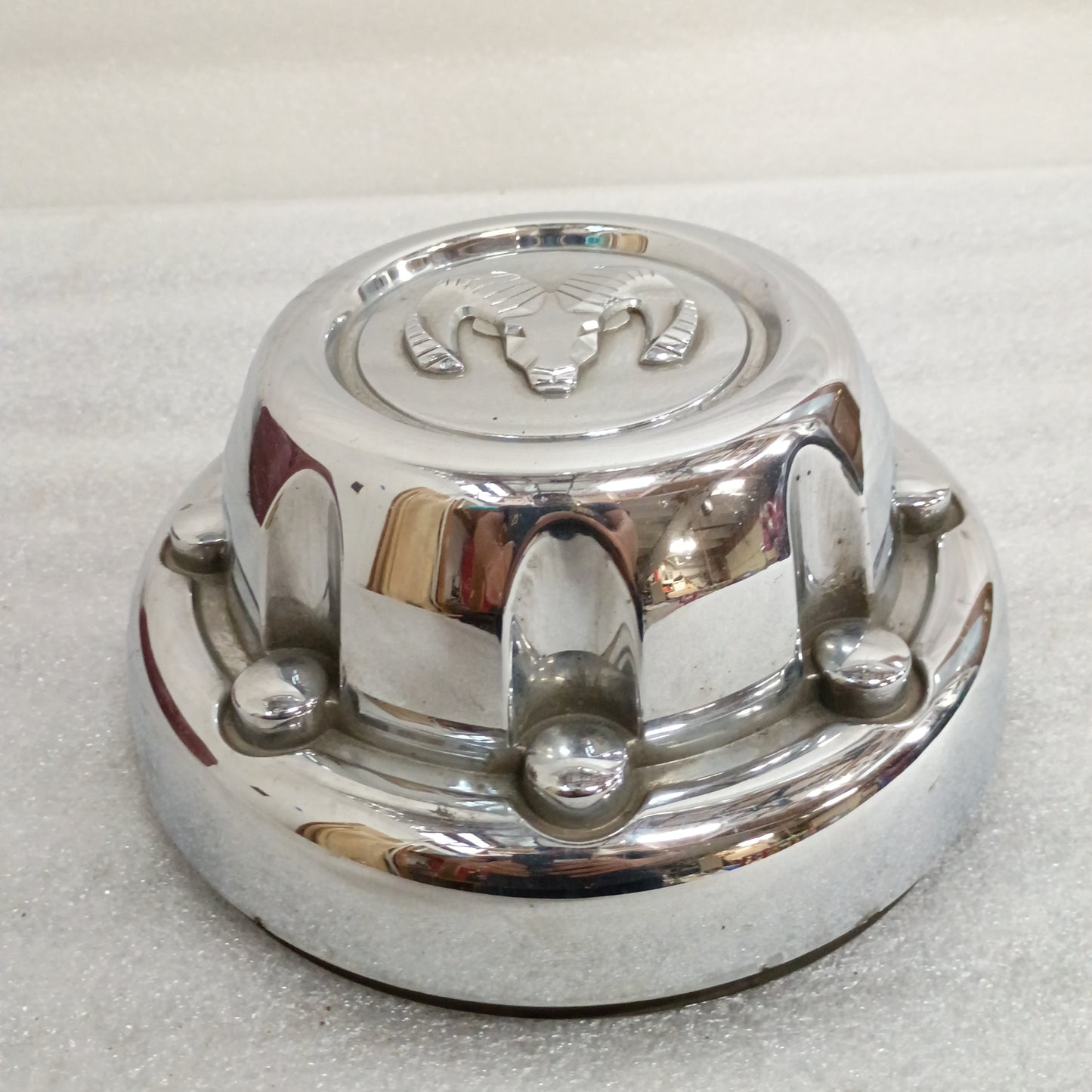 94-01 Chrome 8 Lug Center/Hub Caps (Used) Dodge 2500 3500 52039264