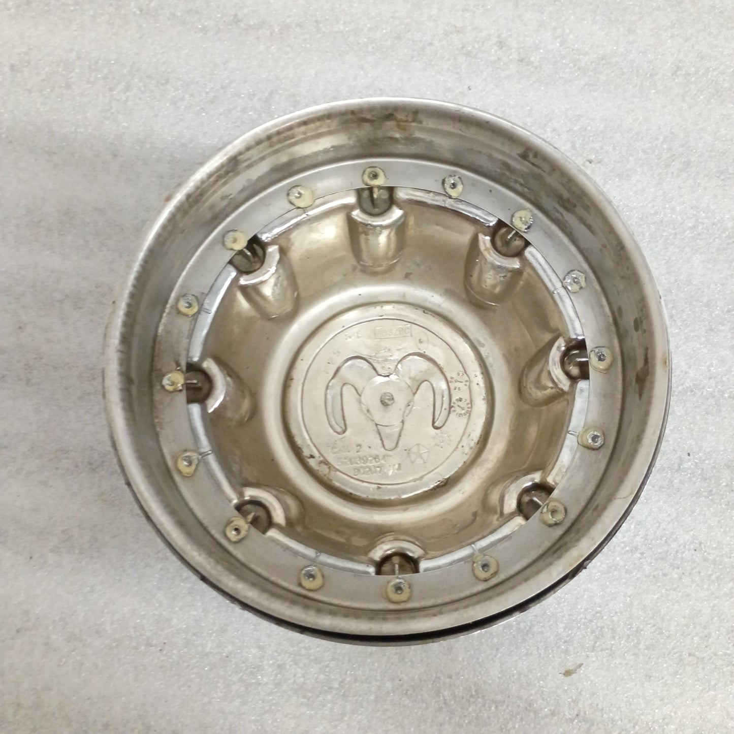 94-01 Chrome 8 Lug Center/Hub Caps (Used) Dodge 2500 3500 52039264