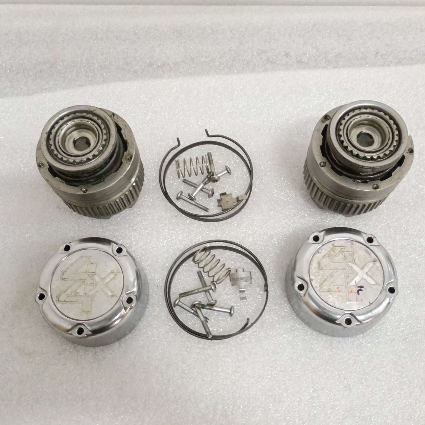 73-87 Chevy/GMC Automatic Locking Hubs 5 Bolt Dana 44 (Used) Square Body  4x4 4WD K5