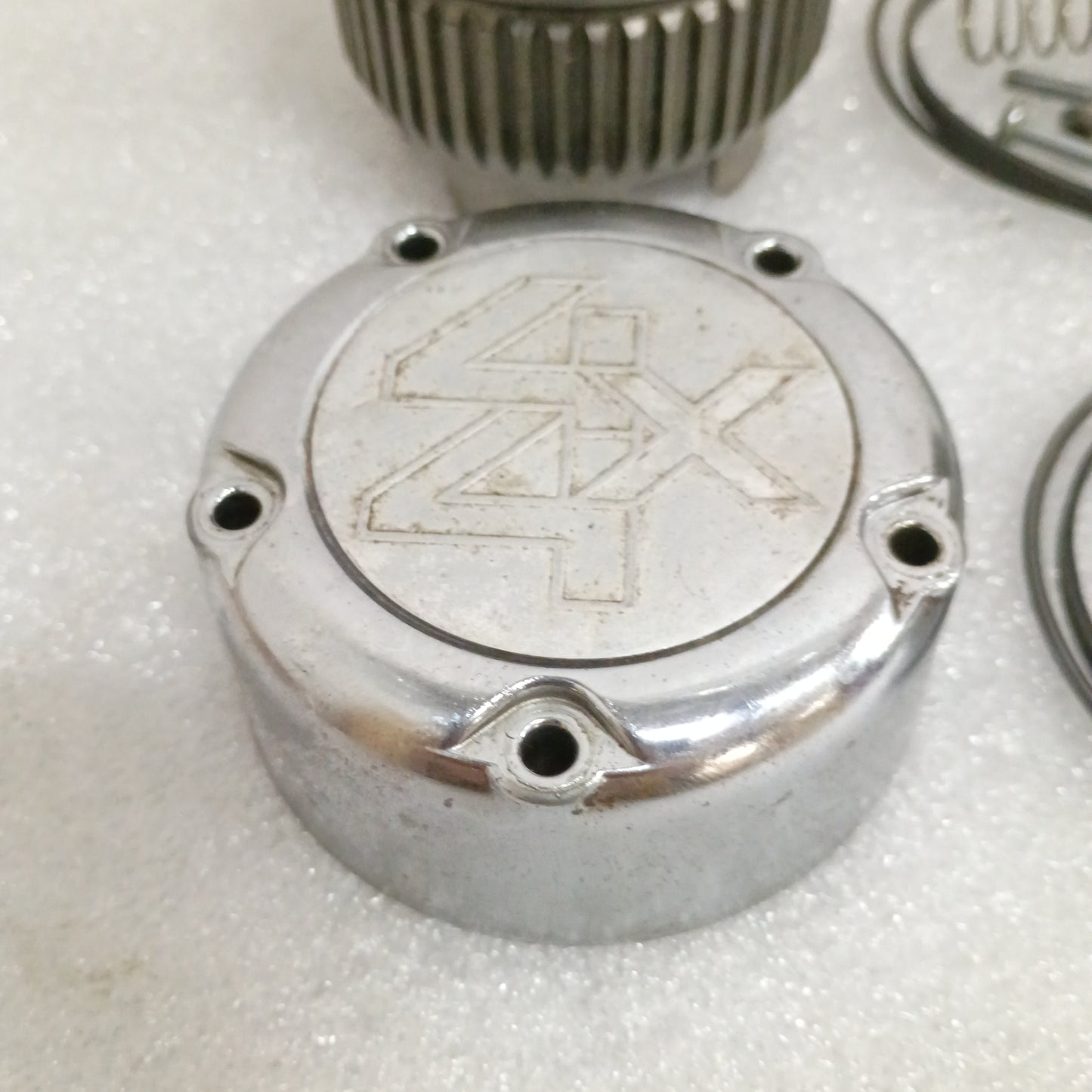 73-87 Chevy/GMC Automatic Locking Hubs 5 Bolt Dana 44 (Used) Square Body  4x4 4WD K5