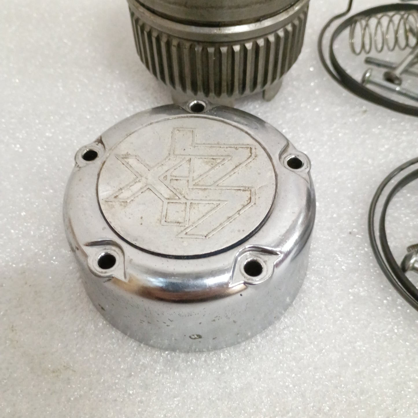 73-87 Chevy/GMC Automatic Locking Hubs 5 Bolt Dana 44 (Used) Square Body  4x4 4WD K5