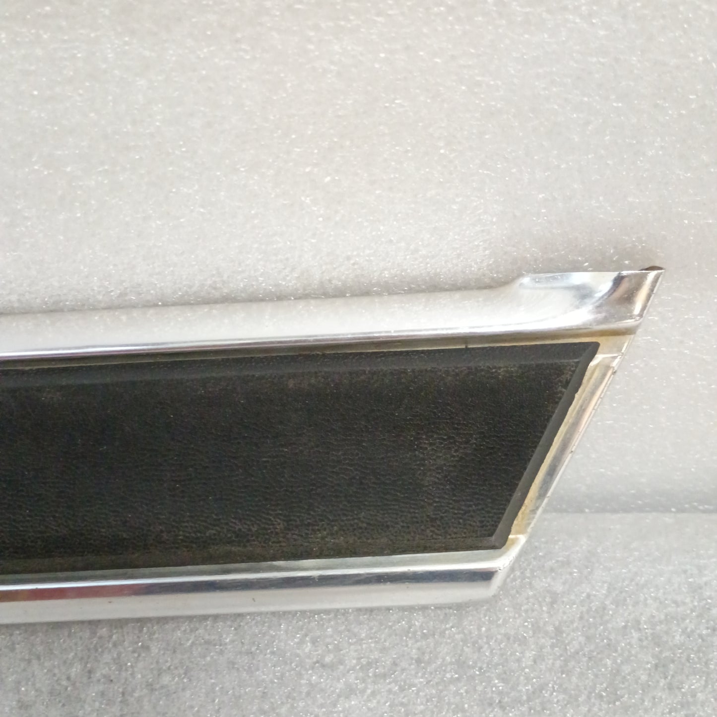 80-86 Bronco Right Rear Lower Side Trim Molding No Tire Rack (Used) Ford Full Size XLT