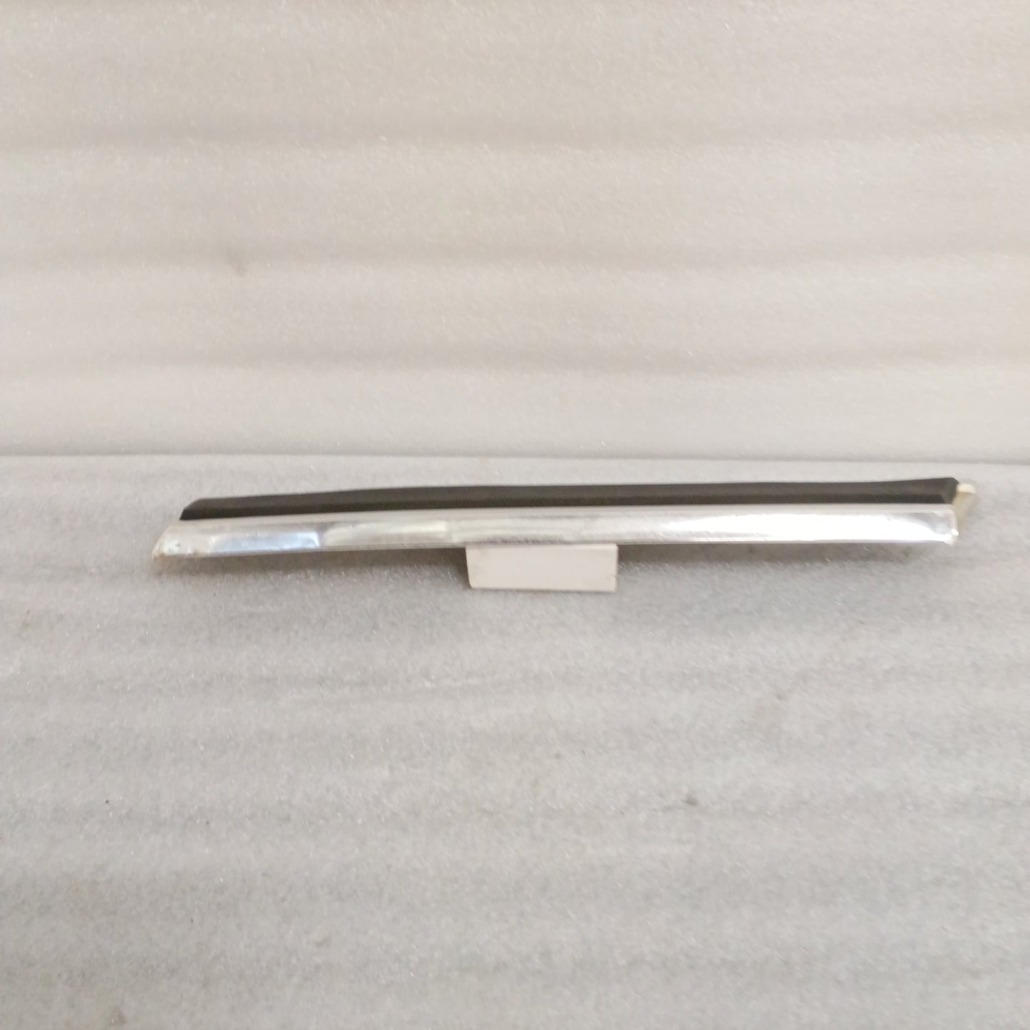 80-86 Bronco Right Rear Lower Side Trim Molding No Tire Rack (Used) Ford Full Size XLT