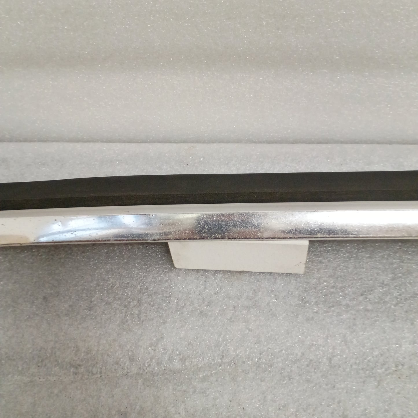 80-86 Bronco Right Rear Lower Side Trim Molding No Tire Rack (Used) Ford Full Size XLT