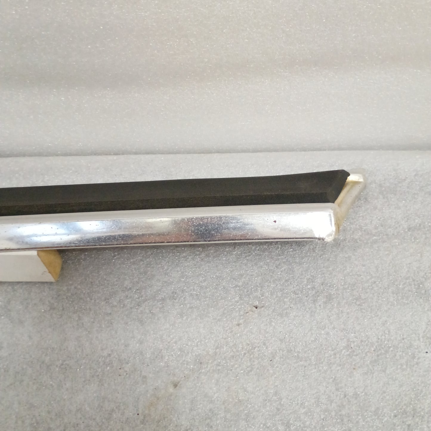 80-86 Bronco Right Rear Lower Side Trim Molding No Tire Rack (Used) Ford Full Size XLT