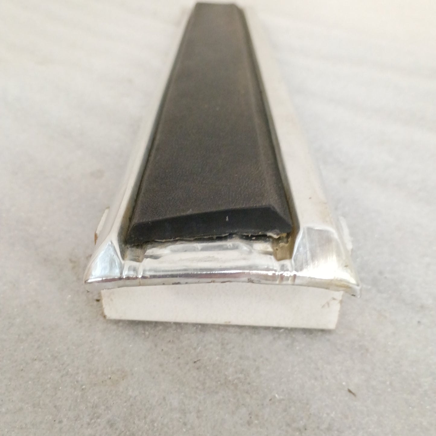 80-86 Bronco Right Rear Lower Side Trim Molding No Tire Rack (Used) Ford Full Size XLT