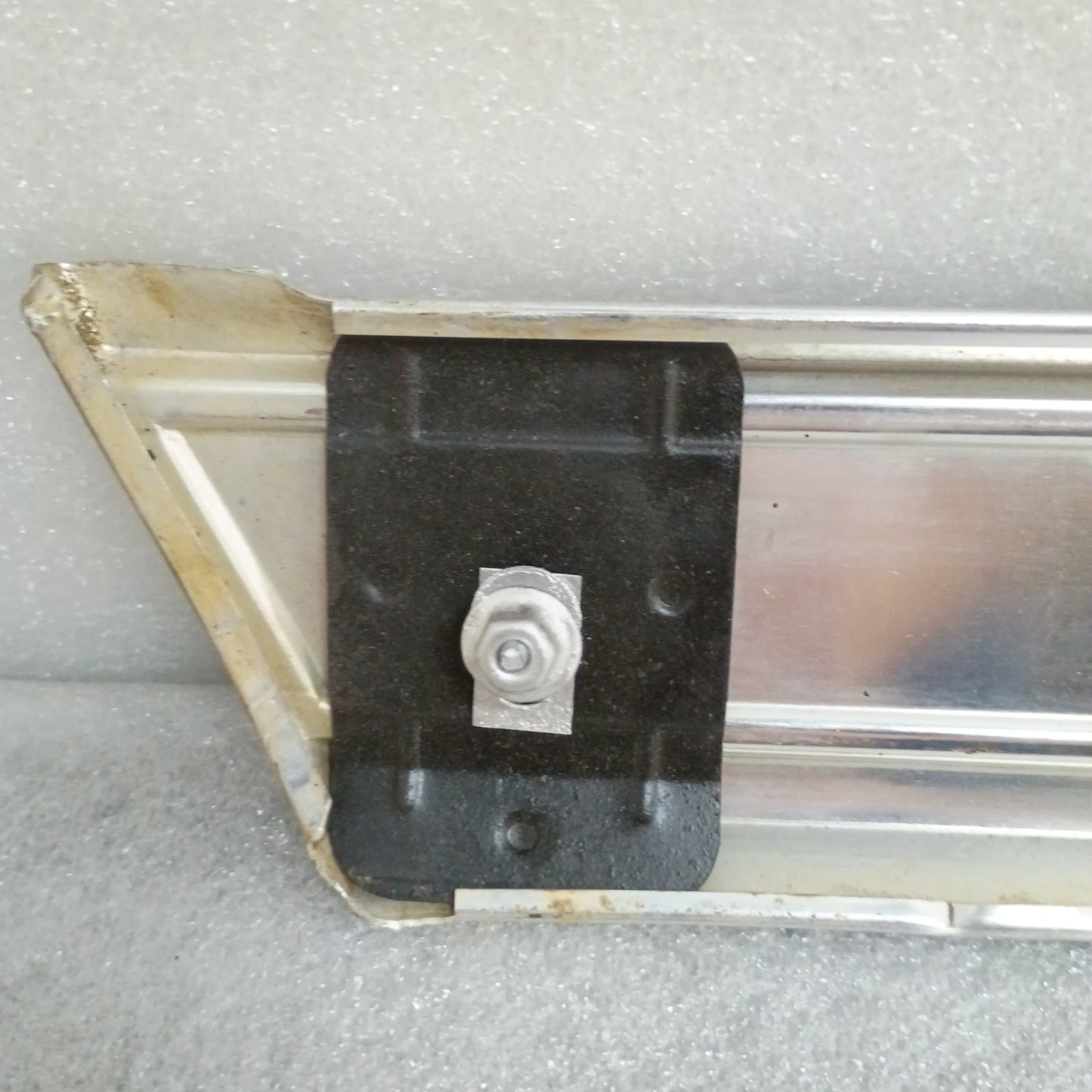 80-86 Bronco Right Rear Lower Side Trim Molding No Tire Rack (Used) Ford Full Size XLT