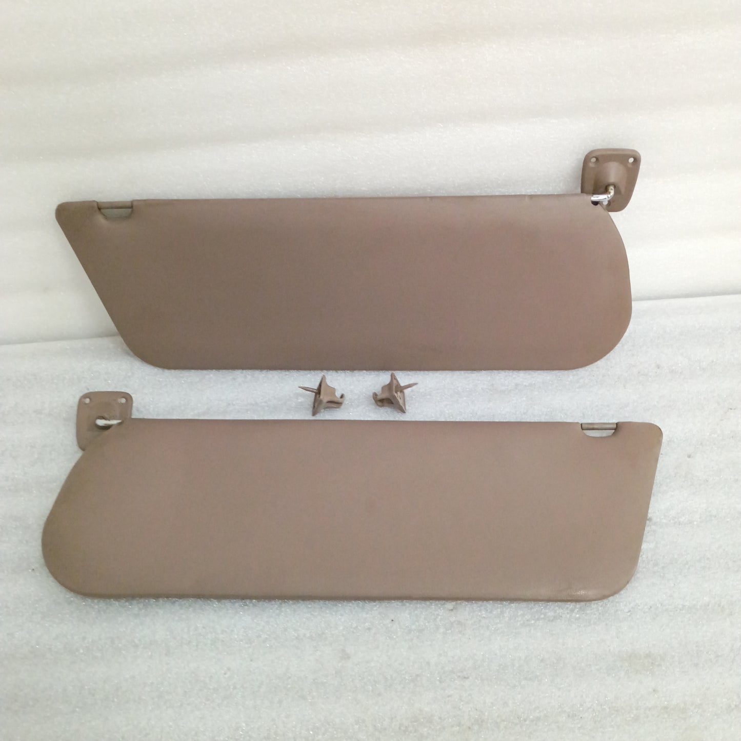 92-97 Tan/Mocha Vinyl Sun Visors Pair (Used) F150 F250 F350 Bronco OEM