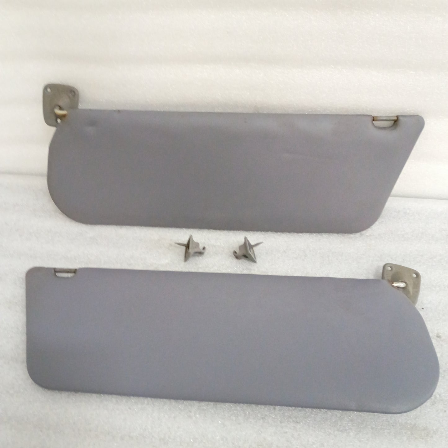 92-97 Light/Opal Gray Vinyl Sun Visors Pair (Used) F150 F250 F350 Bronco OEM