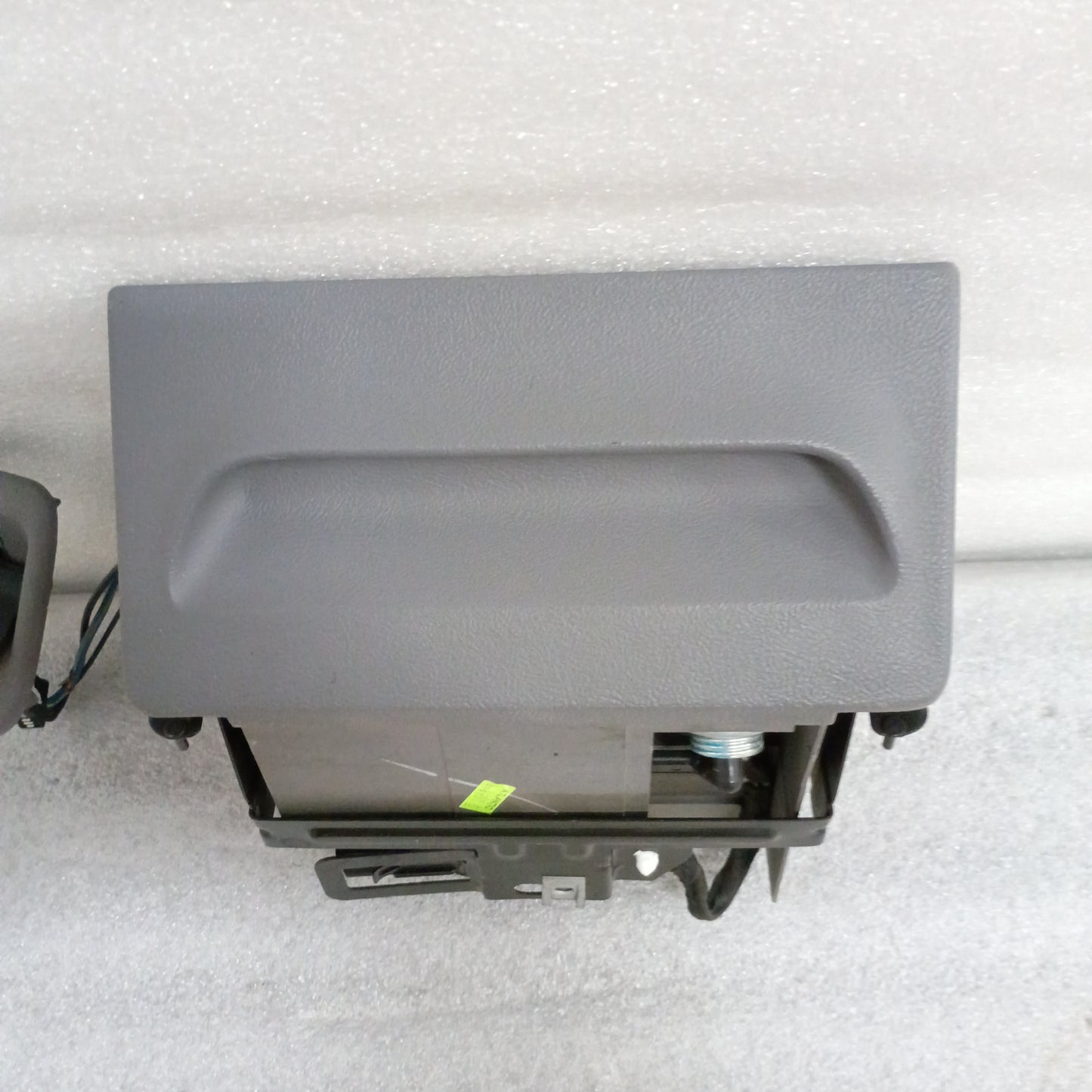 92-96 Light/Opal Gray Ashtray Assembly (Used) Opal Ford F150 F250 F350 Bronco