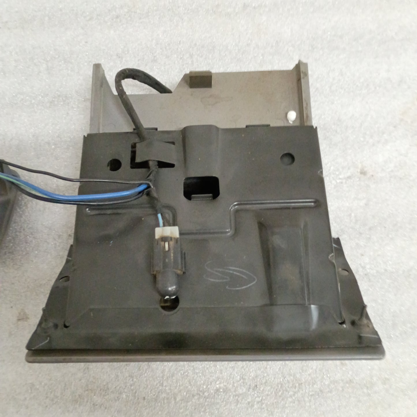 92-96 Light/Opal Gray Ashtray Assembly (Used) Opal Ford F150 F250 F350 Bronco