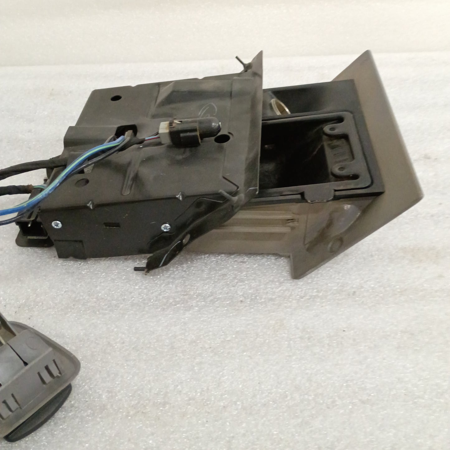 92-96 Light/Opal Gray Ashtray Assembly (Used) Opal Ford F150 F250 F350 Bronco