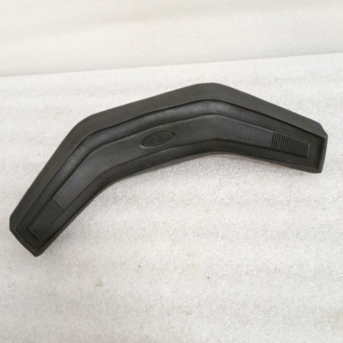 Black Ford steering wheel horn button for 80-86 F150, F250, F350, Bronco. Center features Ford logo, vinyl grain.