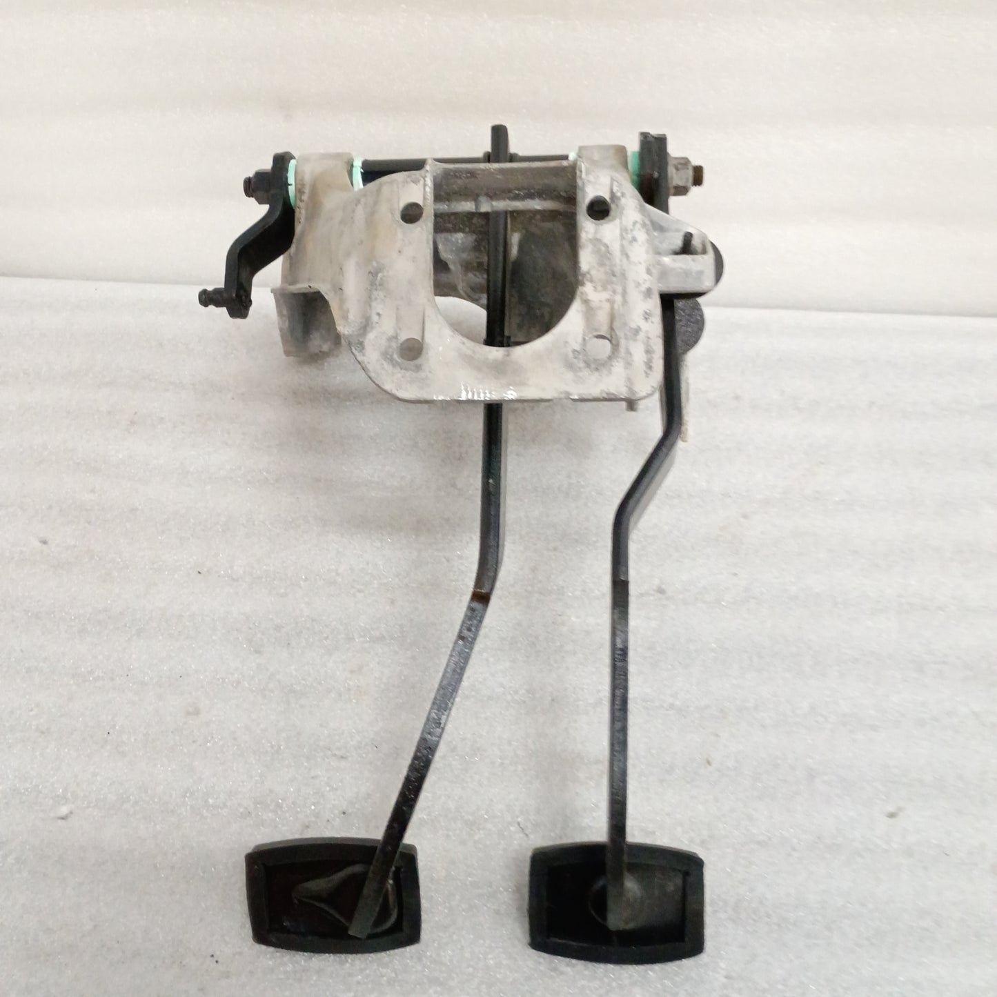 87-91 Clutch & Brake Pedal Assembly (Used) F150 F250 F350 Bronco Refurbished