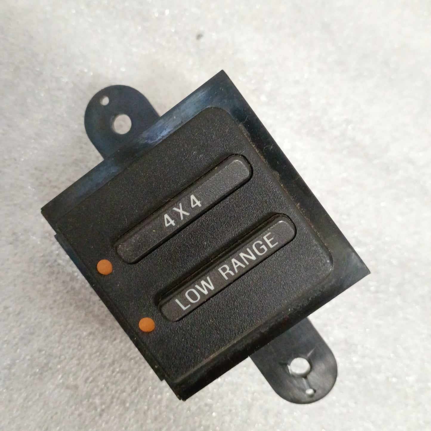 Electronic transfer case switch for 4WD and Low Range, compatible with 1994-1996 Bronco and F150, 1994-1997 F250 and F350.