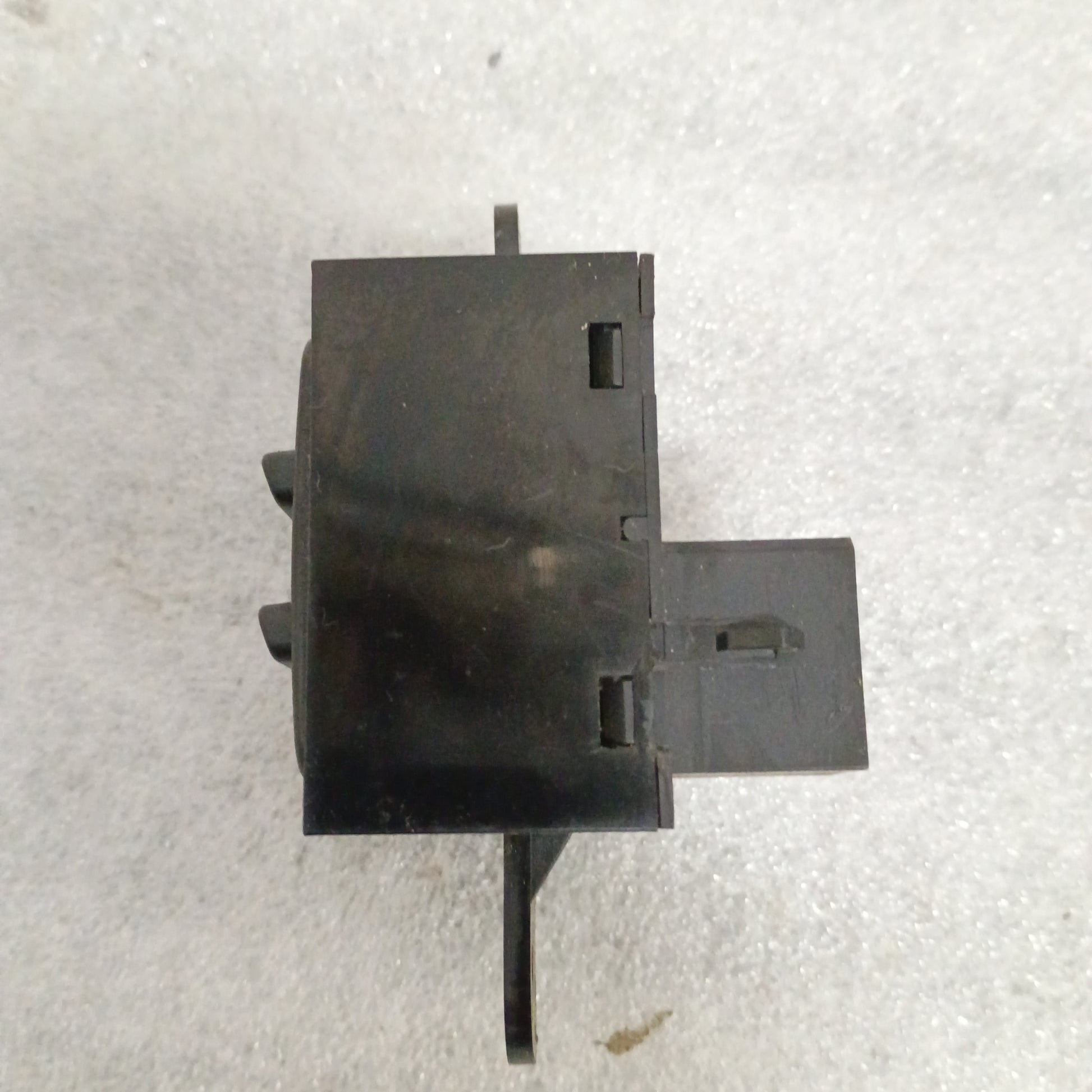 Electronic transfer case switch for 4WD and Low Range, compatible with 1994-1996 Bronco & F150, 1994-1997 F250 & F350.